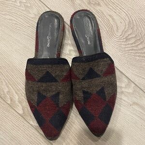 Treasure & Bond Red and Brown Patterned Mules